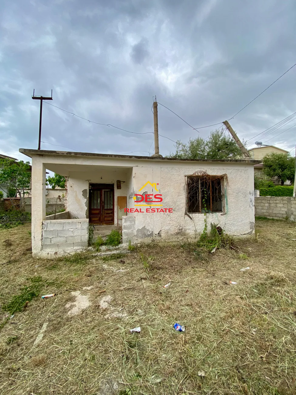 Shitet shtëpi private + truall pranë drejtorisë së policisë ,vlorë.