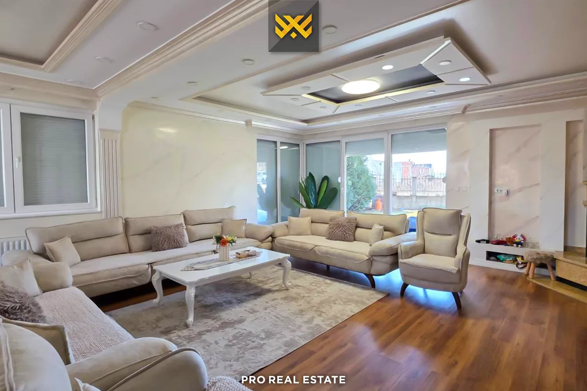 Shtëpi 450m² për #SHITJE në Veternik