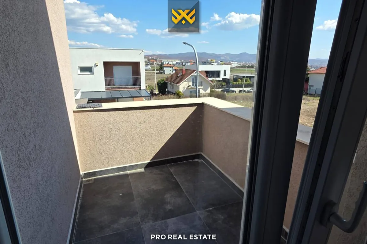 Shtëpi 450m² për #SHITJE në Veternik