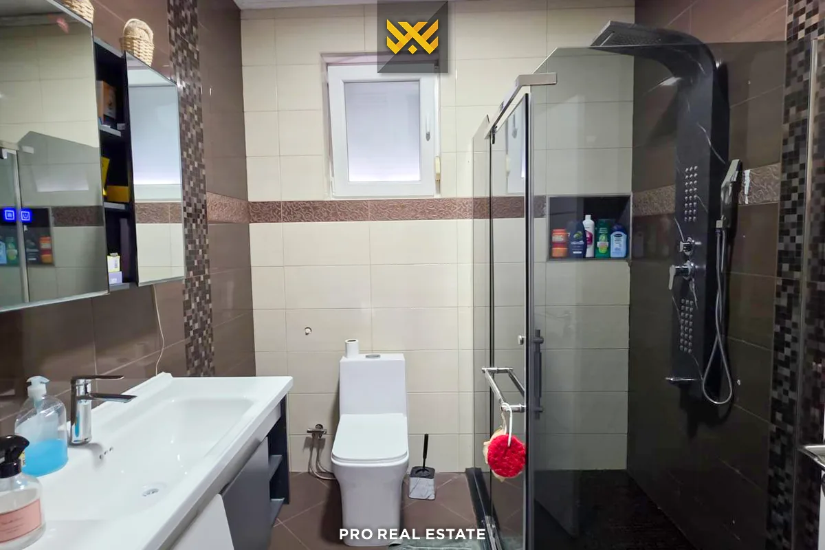 Shtëpi 450m² për #SHITJE në Veternik