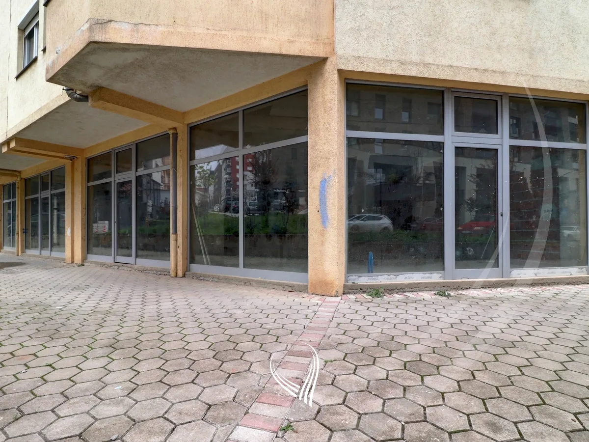 Lokal me qira 270m2 në lagjen Mati 1