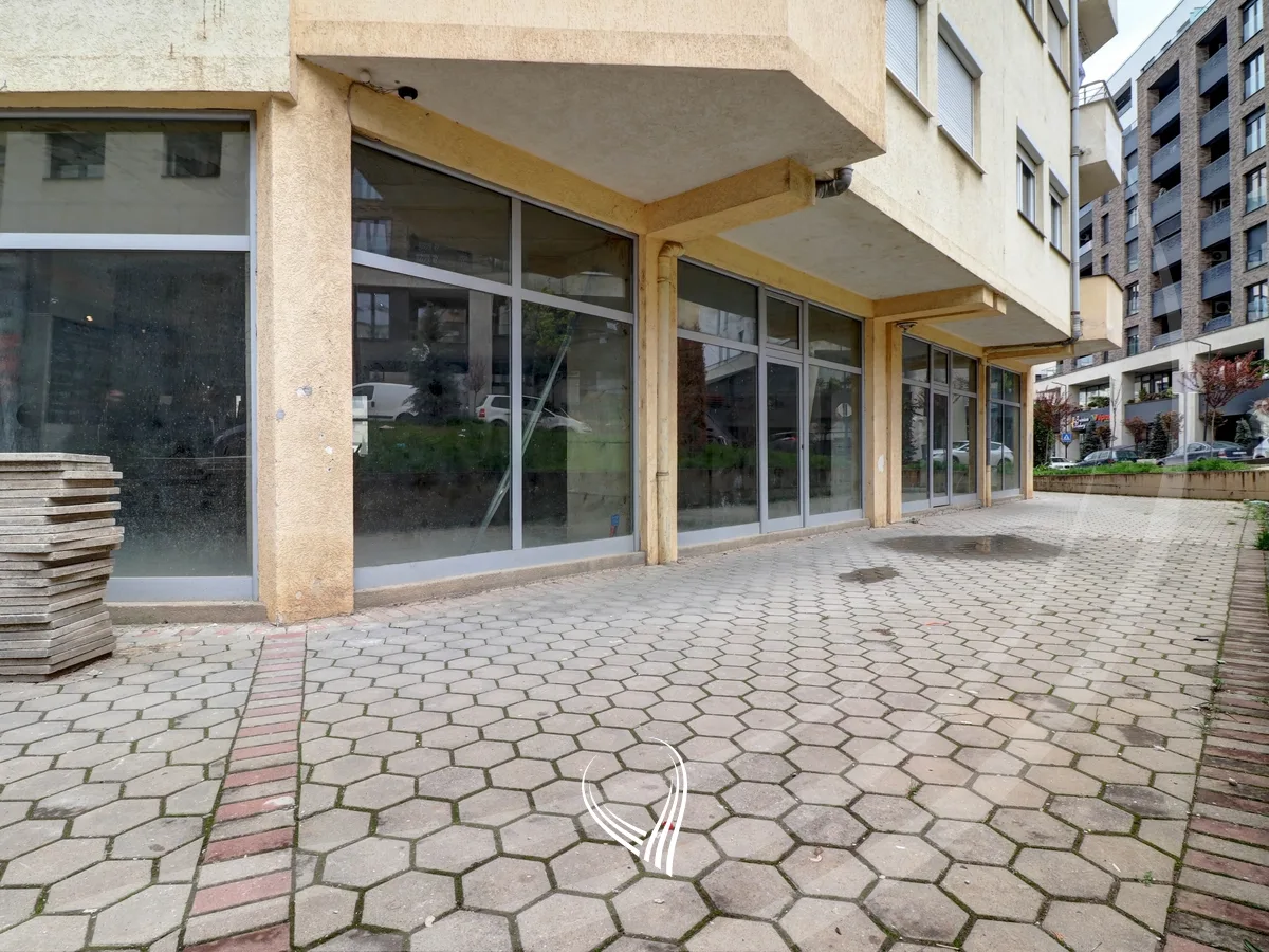 Lokal me qira 270m2 në lagjen Mati 1