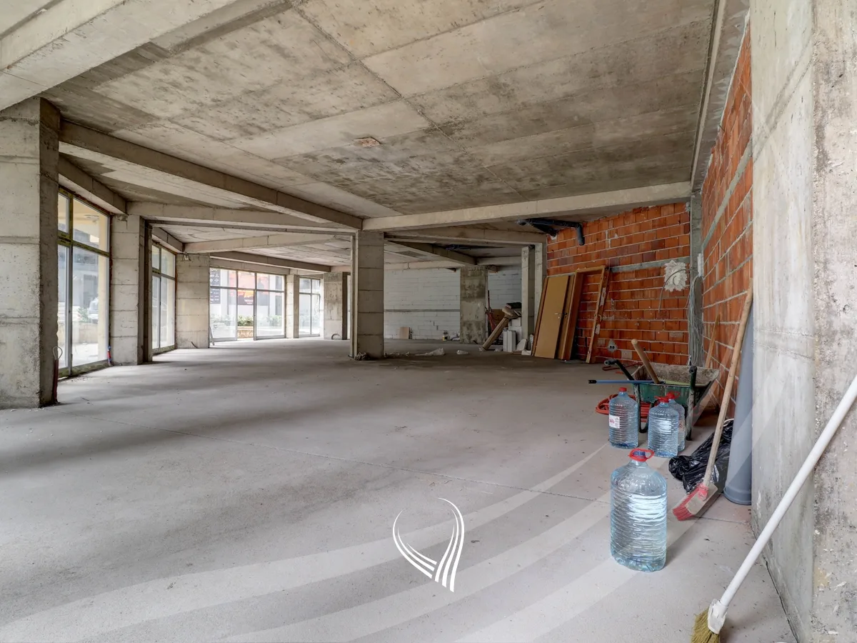 Lokal me qira 270m2 në lagjen Mati 1