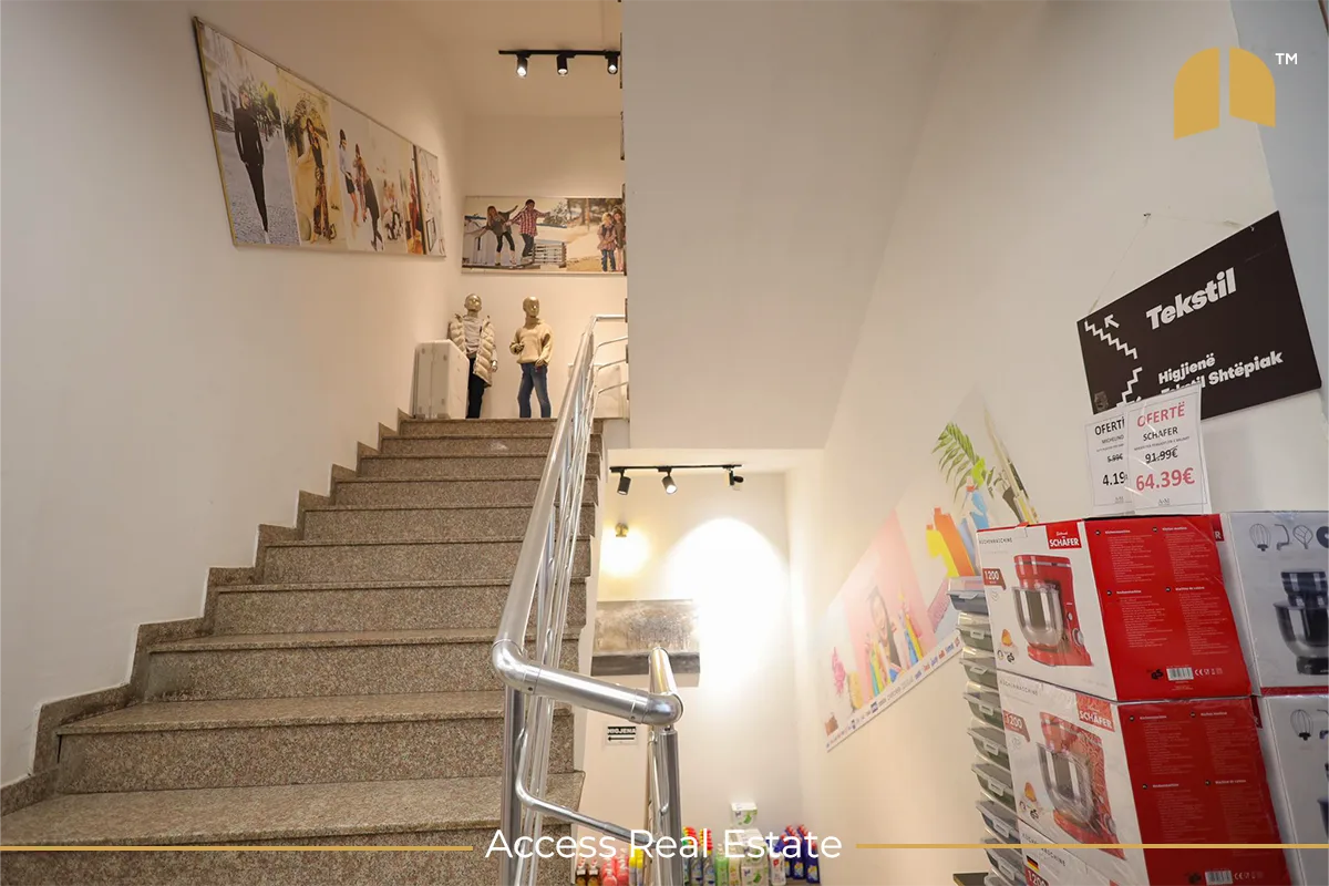 Objekt afarist në SHITJE – 670m² – Te Qafa