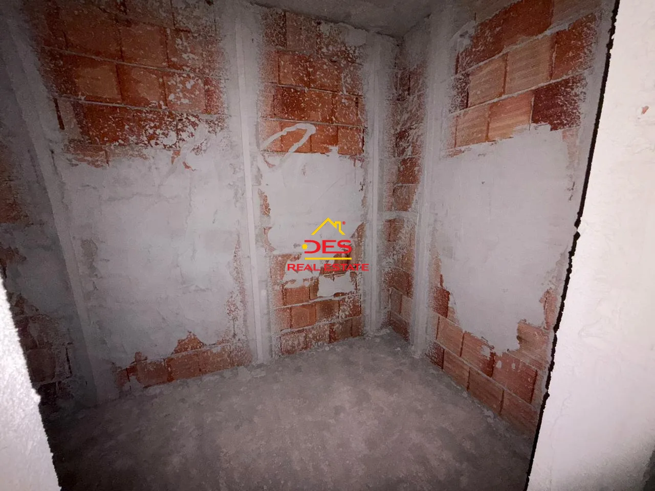 Shitet apartament 3+1 në orikum, vlorë.