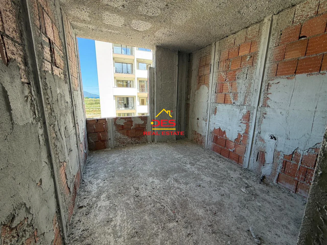 Shitet apartament 3+1 në orikum, vlorë.