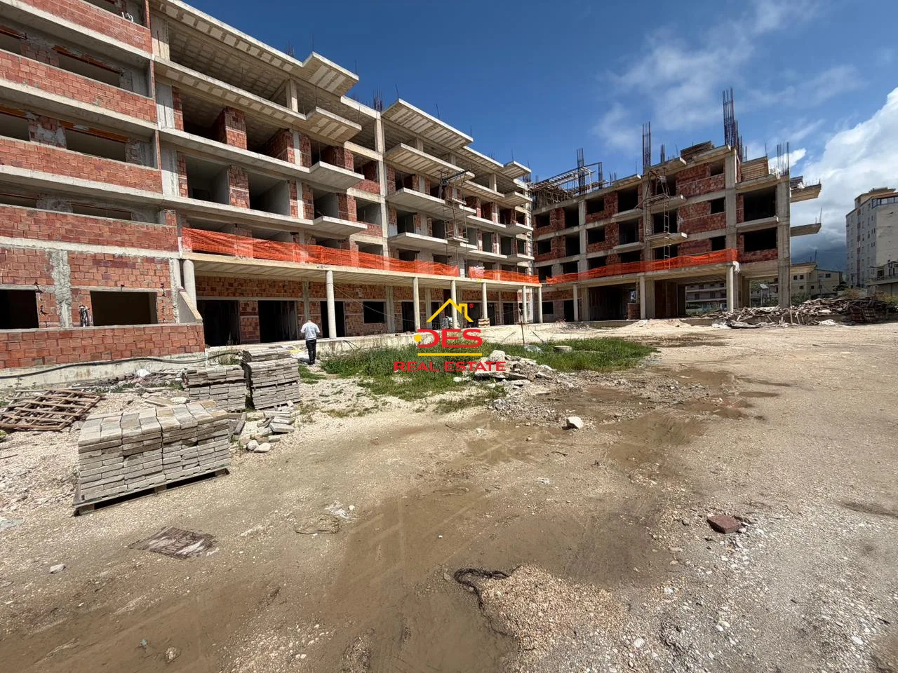 Shitet apartament 3+1 në orikum, vlorë.
