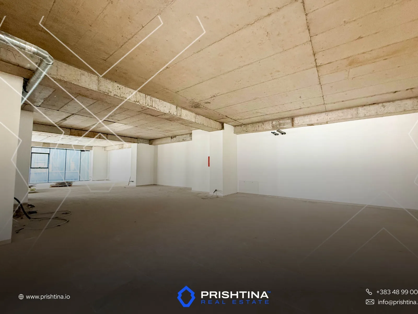 Zyrë me qira 580m² + 570m² në Lakrishtë