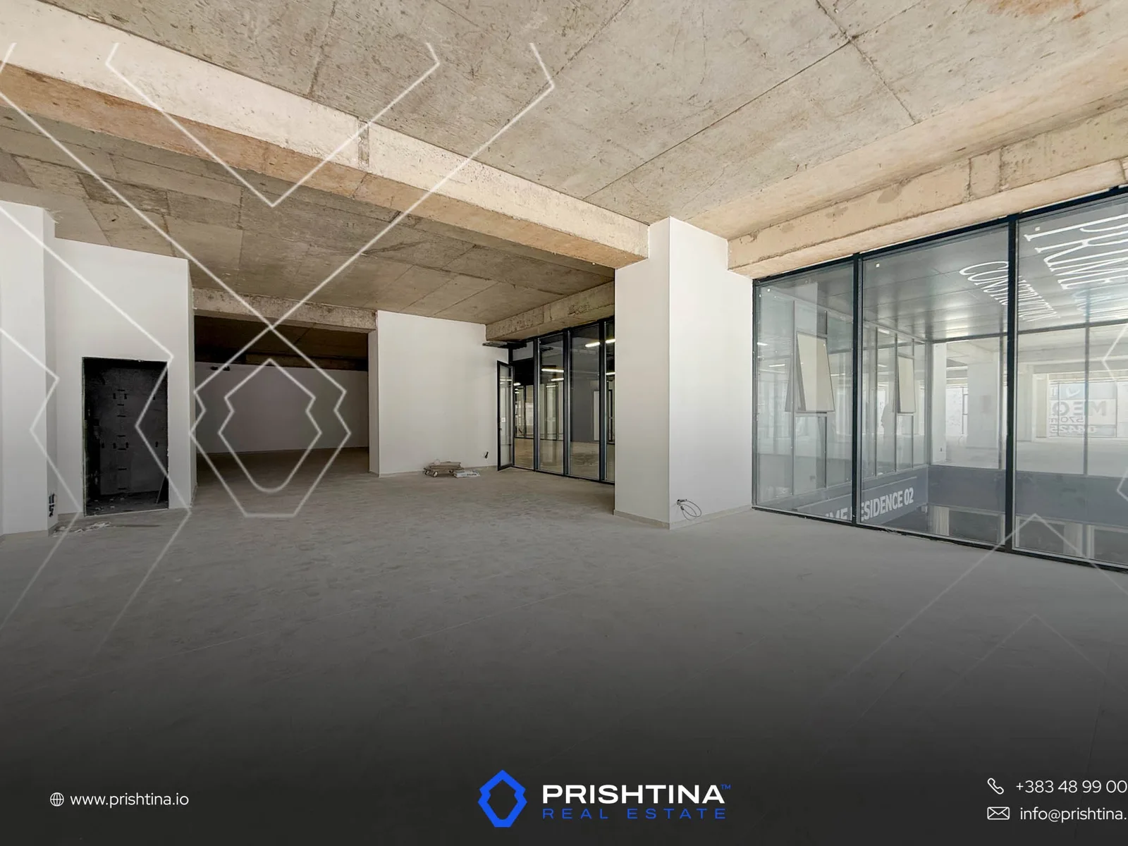 Zyrë me qira 580m² + 570m² në Lakrishtë