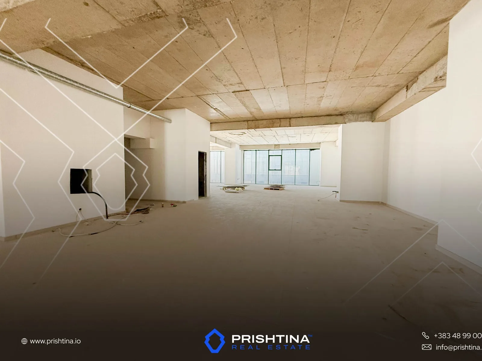 Zyrë me qira 580m² + 570m² në Lakrishtë