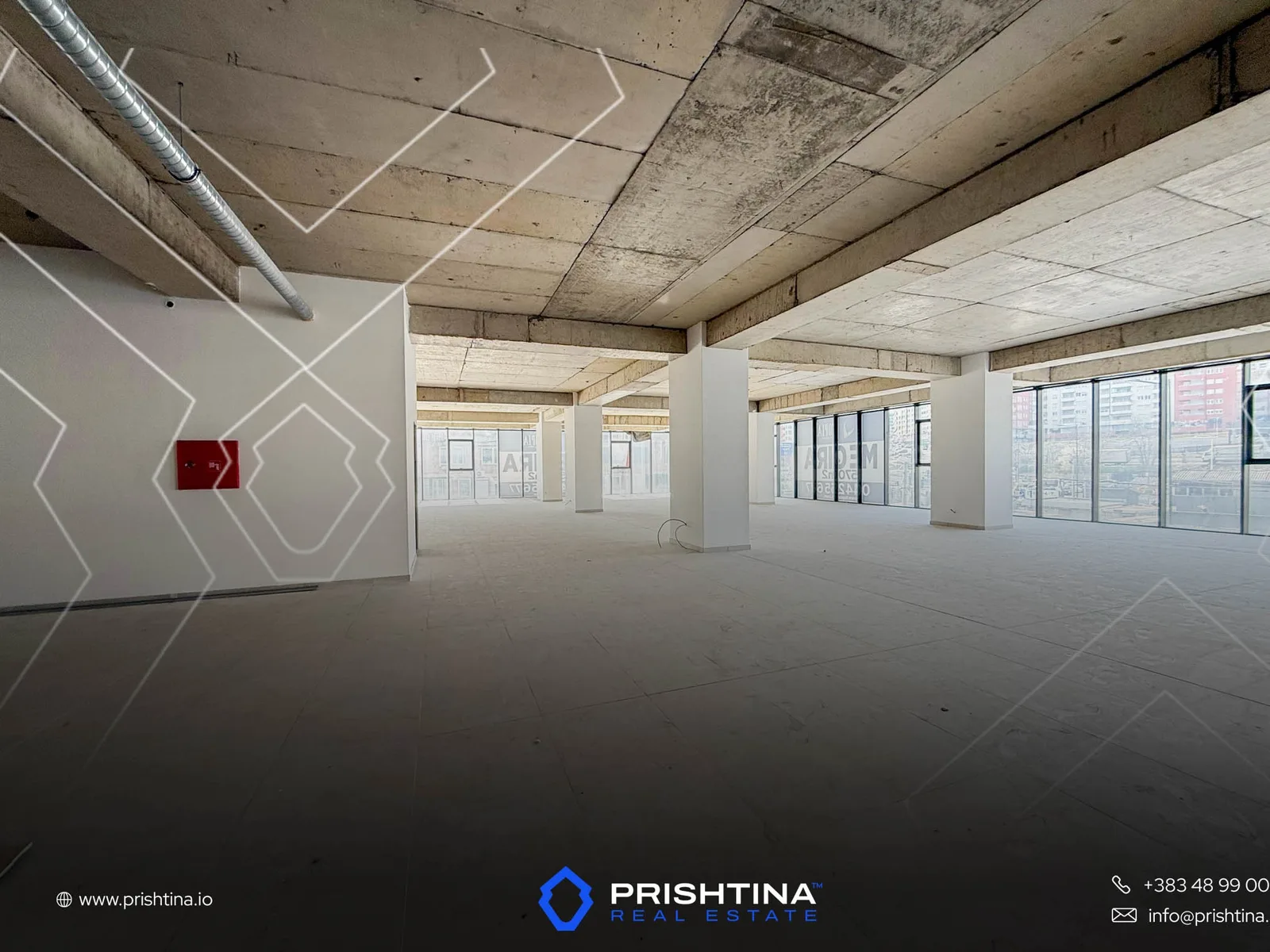 Zyrë me qira 580m² + 570m² në Lakrishtë