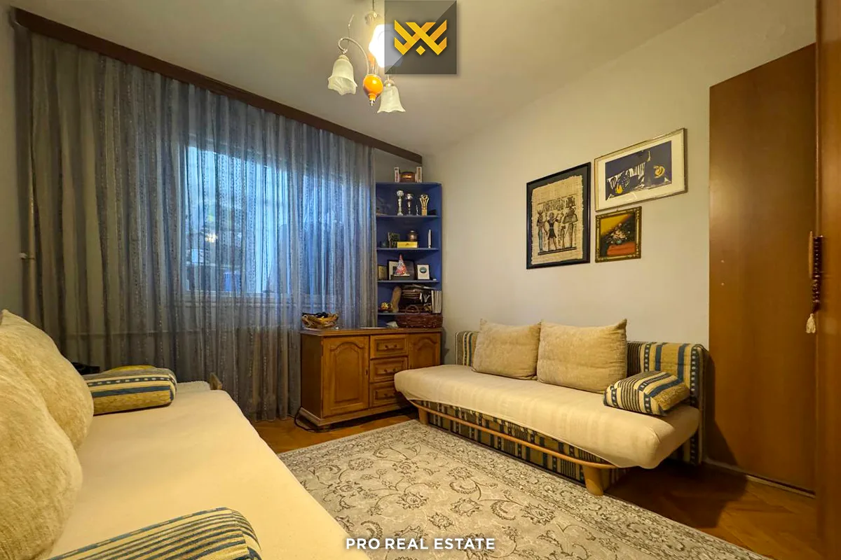 Banesë / Zyrë 100m² me #QIRA në Qendër