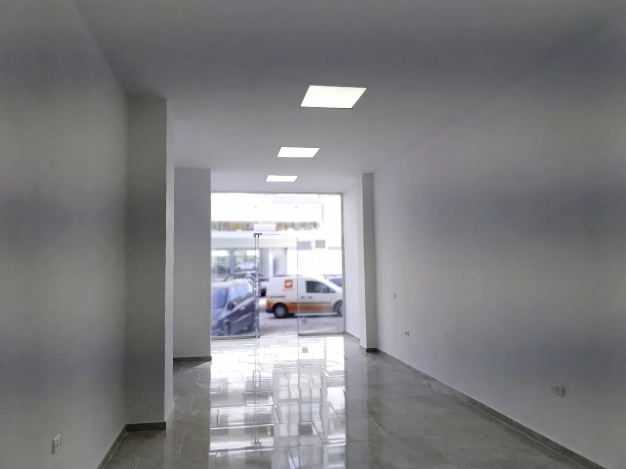 Jepet me qira ambient biznesi tek rruga ndre mjeda, kompleksi kristal 1, tiranë