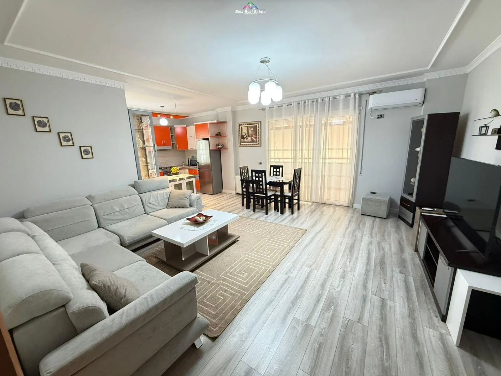 Apartament Me Qera 2+1+2 Tek Komuna e Parisit (ID B2201421) Tirane