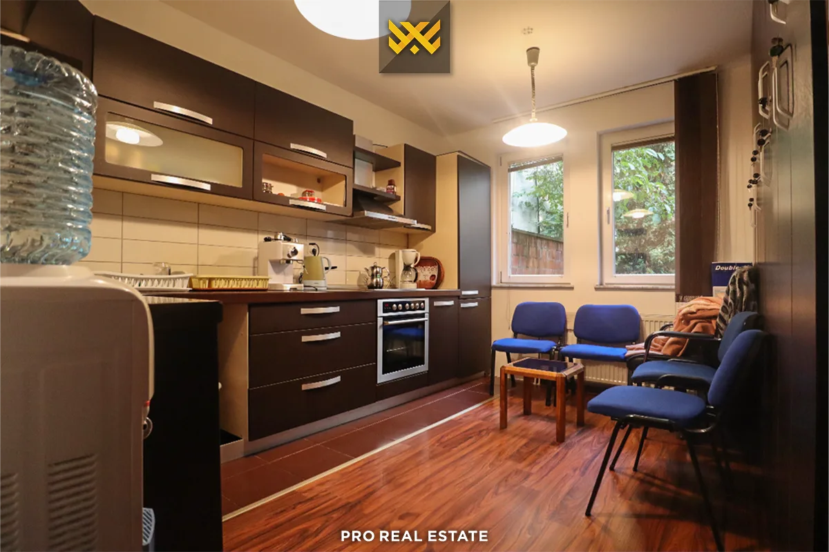 Shtëpi – Zyre 280m²+ 40m² me #QIRA në Pejton