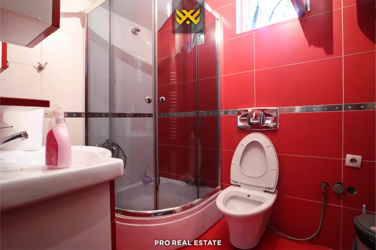 Shtëpi – Zyre 280m²+ 40m² me #QIRA në Pejton