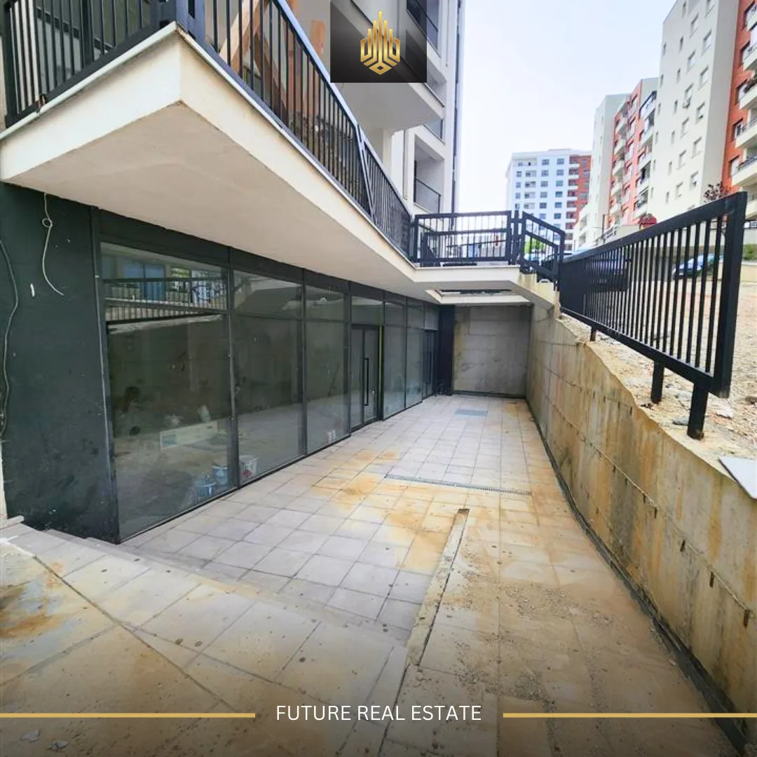 Lokal me QERA/168m²