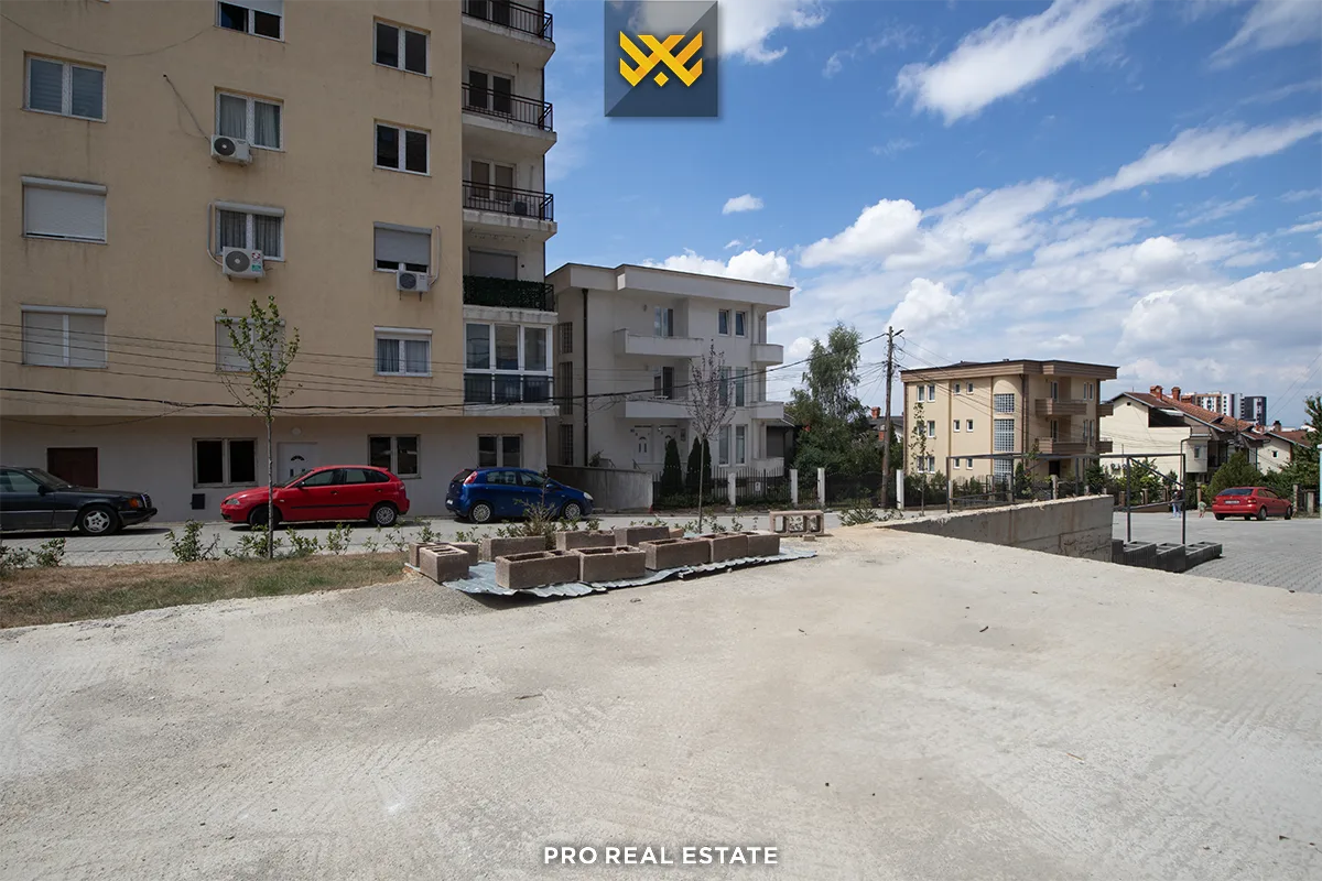 Lokal 212m² + 60m² për #SHITJE te Mati 1