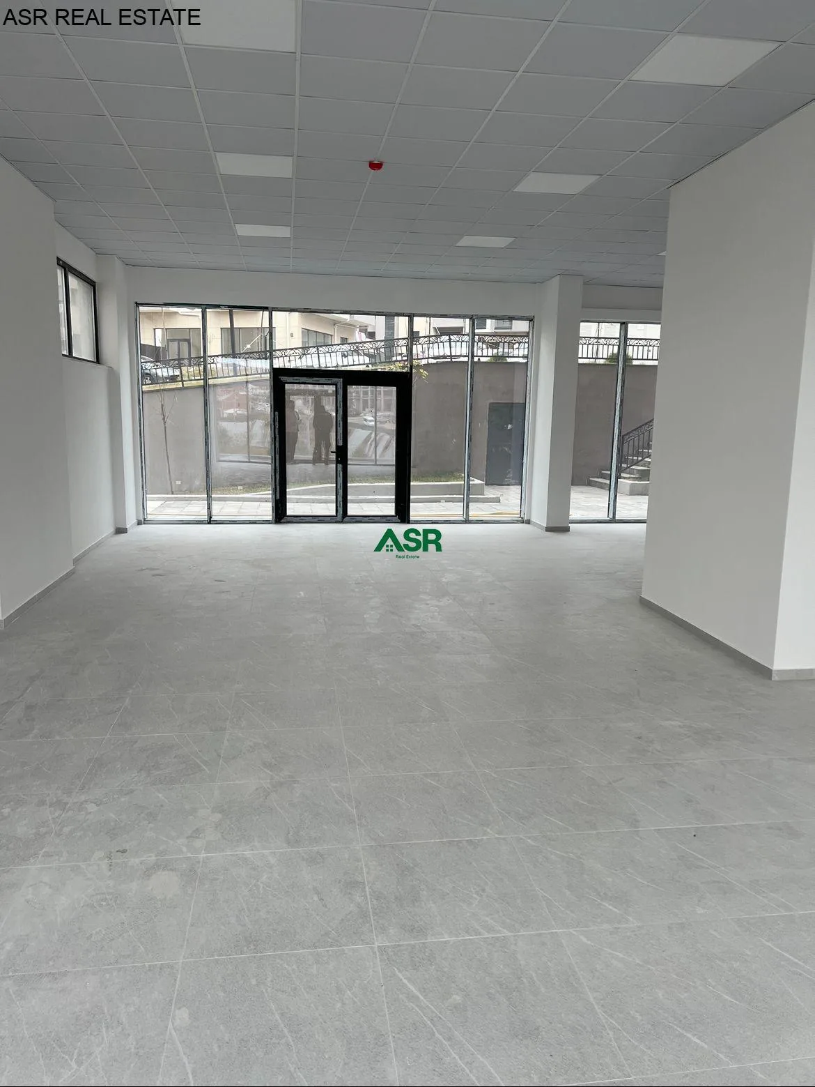 #ID:4253 Lokal 100m2 me #qira në rr. C