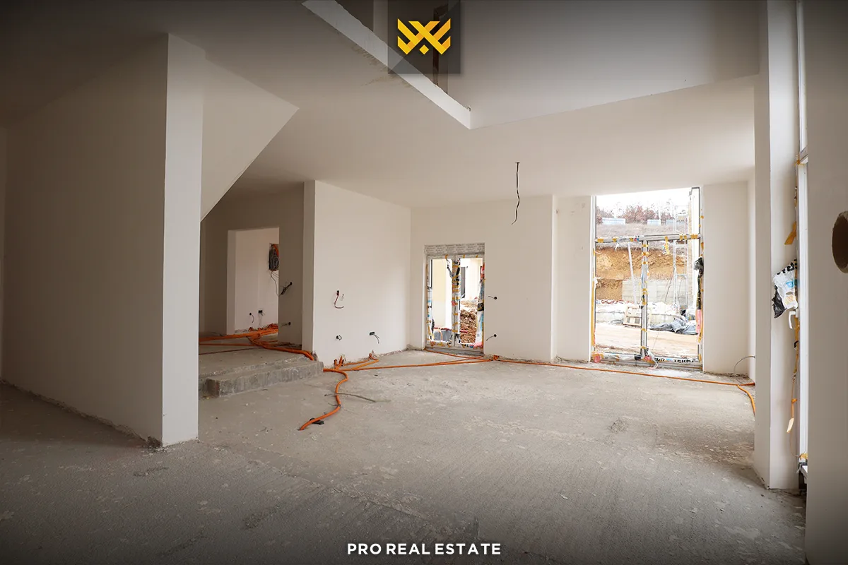 Shtëpi 585m² për #SHITJE në Royal Green Residence