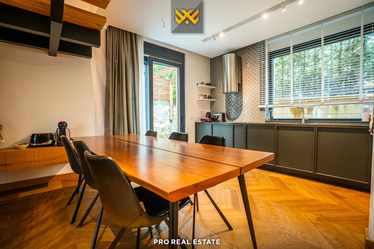 Villë 240m² për #SHITJE në Brezovicë