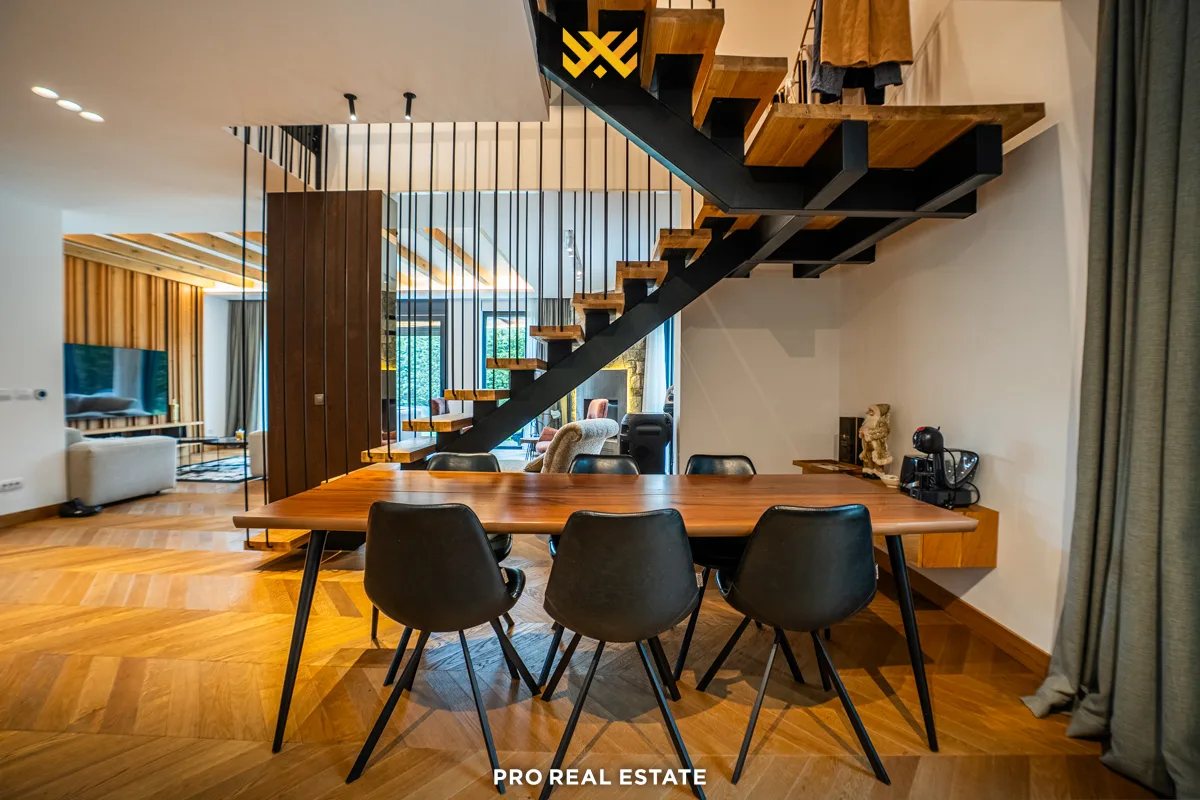 Villë 240m² për #SHITJE në Brezovicë