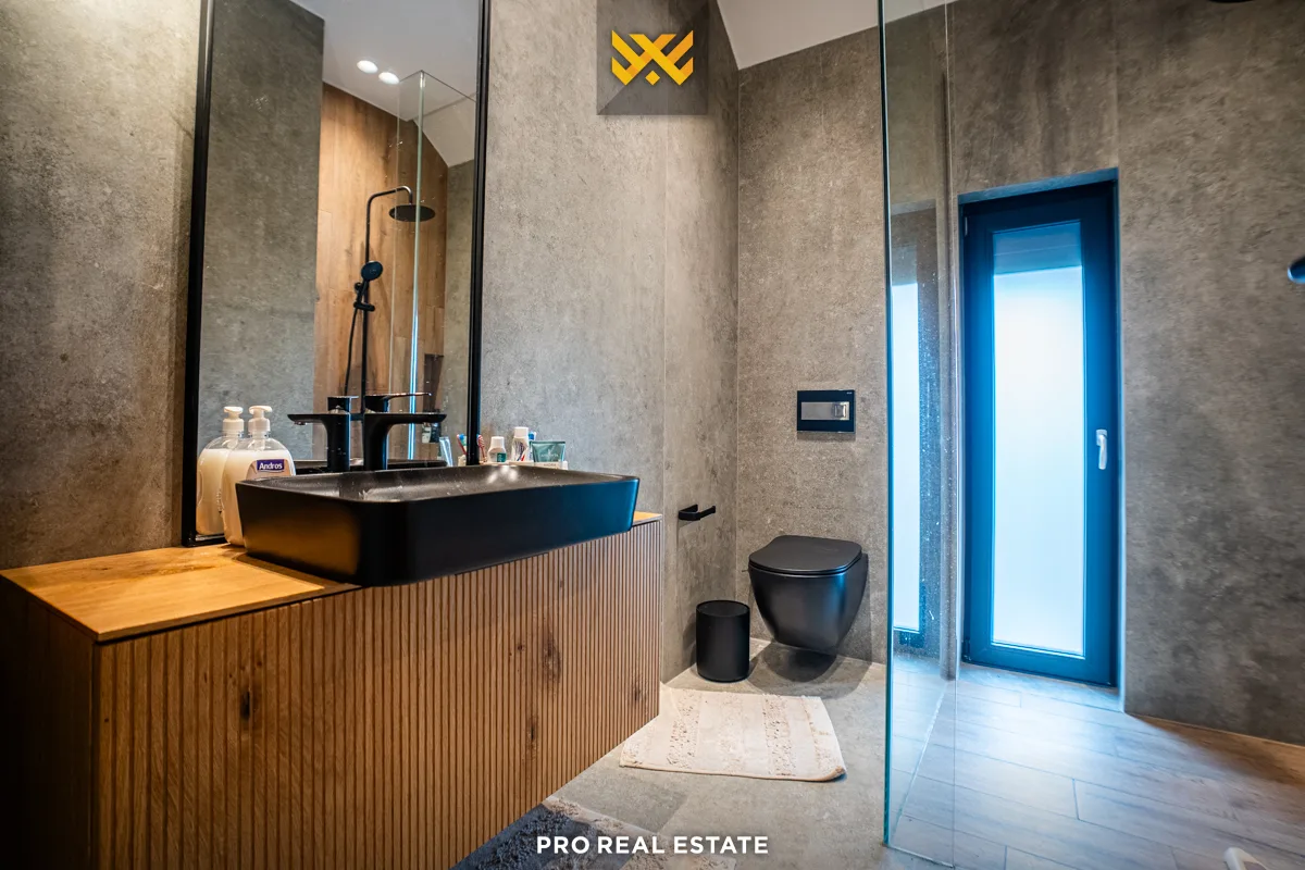 Villë 240m² për #SHITJE në Brezovicë