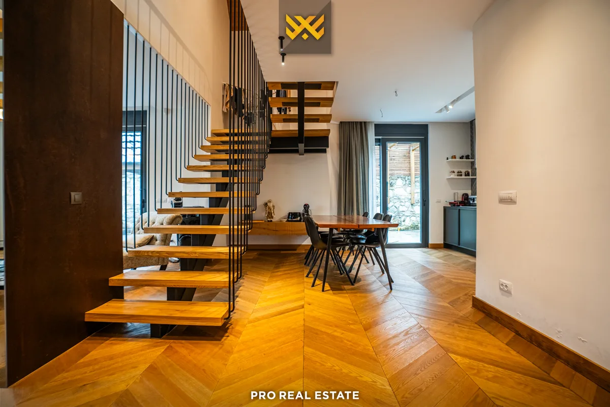 Villë 240m² për #SHITJE në Brezovicë