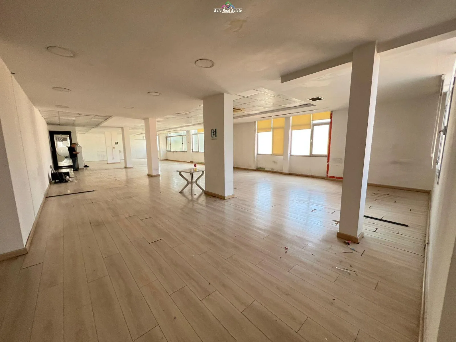 Zyre Me Qera Tek Stadiumi Dinamo (ID BZ2978) Tirane