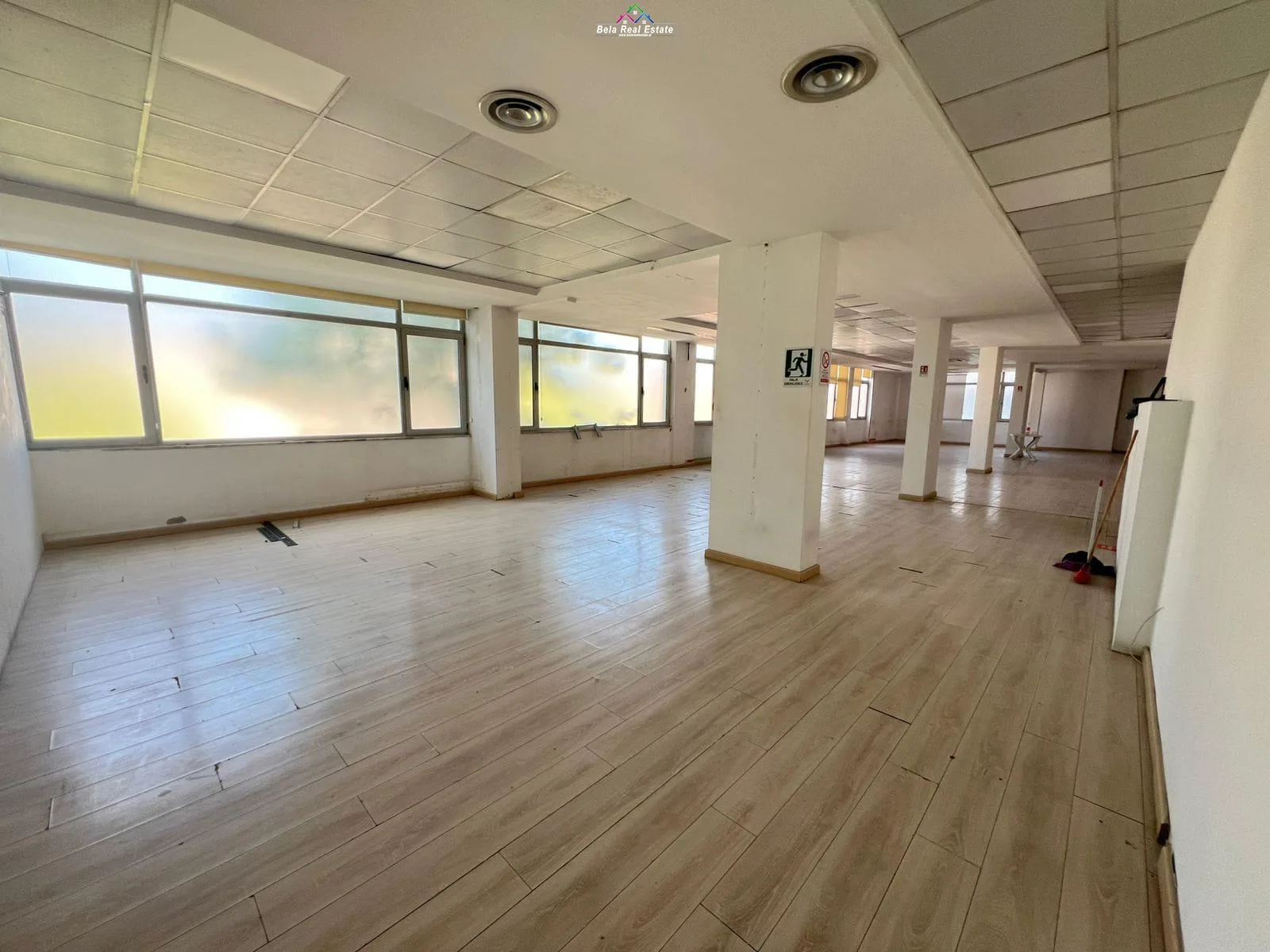 Zyre Me Qera Tek Stadiumi Dinamo (ID BZ2978) Tirane