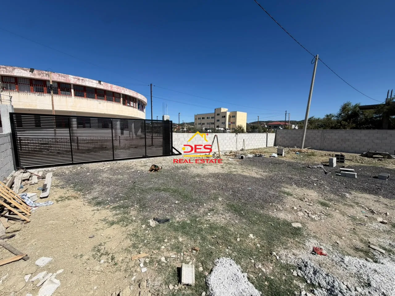 Jepet me qira tokë pranë penta oil, vlorë.