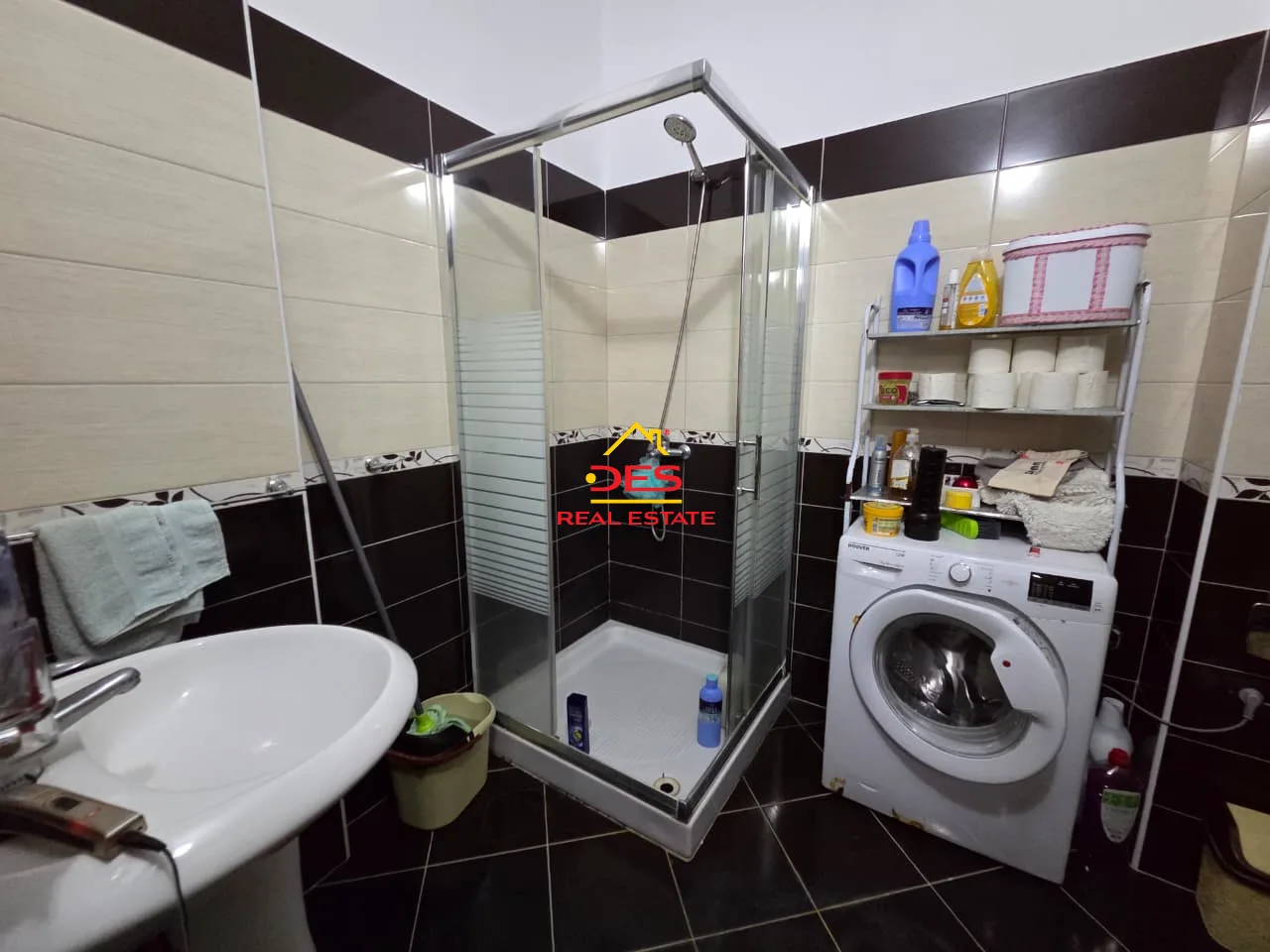 Shitet apartament 1+1 pranë bar restorant lux , vlorë.