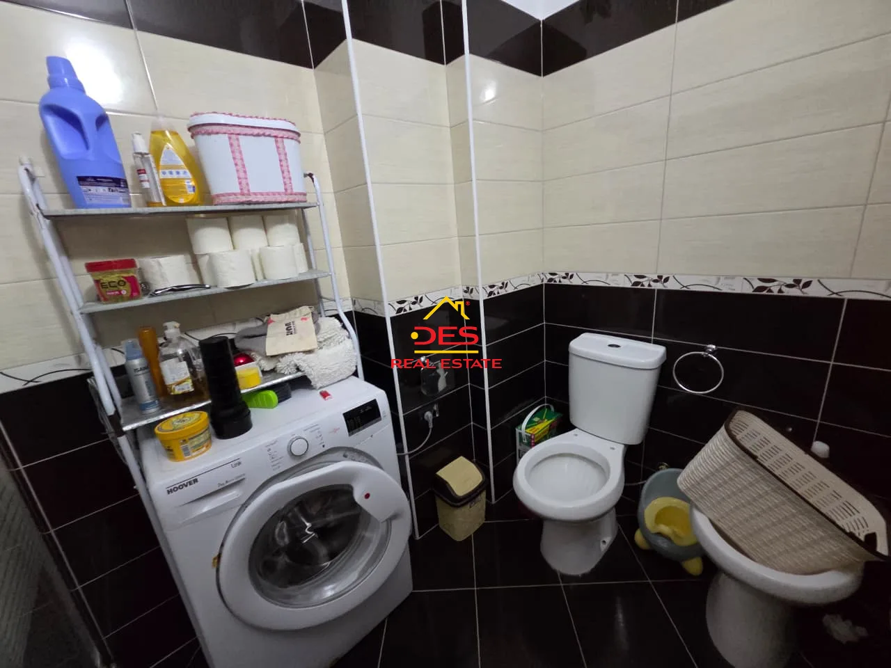 Shitet apartament 1+1 pranë bar restorant lux , vlorë.