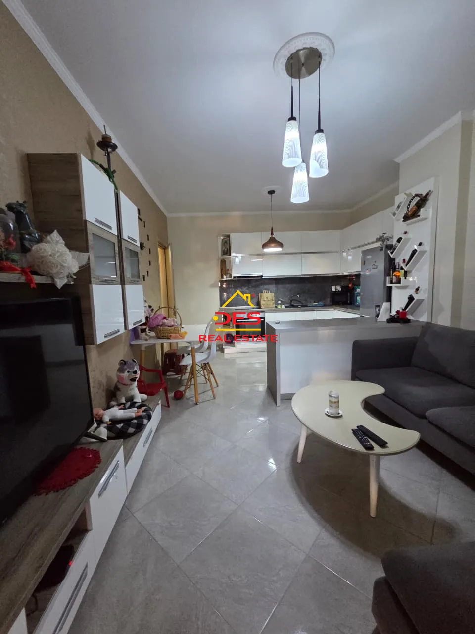Shitet apartament 1+1 pranë bar restorant lux , vlorë.