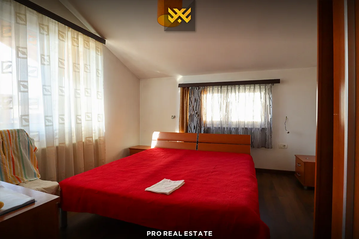 Dy Shtëpi 180m² për #SHITJE në Lagjen Qëndresa