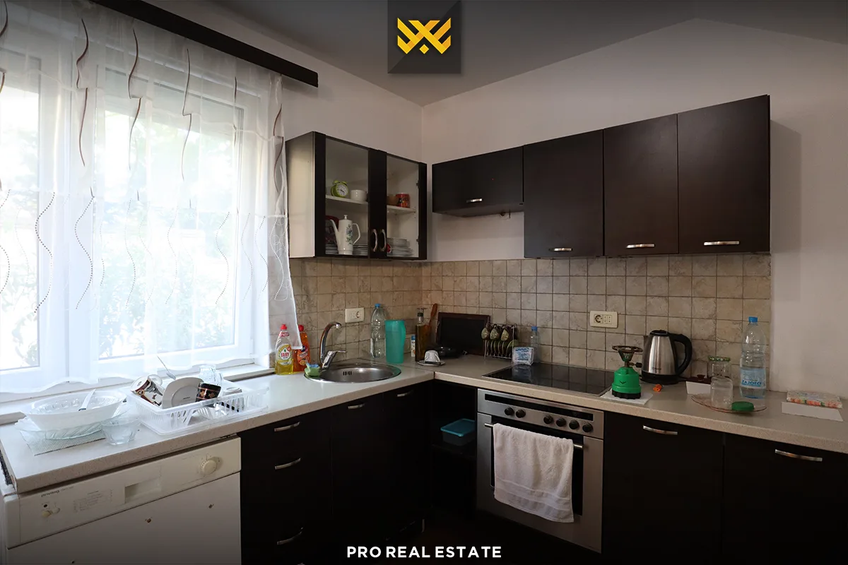 Dy Shtëpi 180m² për #SHITJE në Lagjen Qëndresa