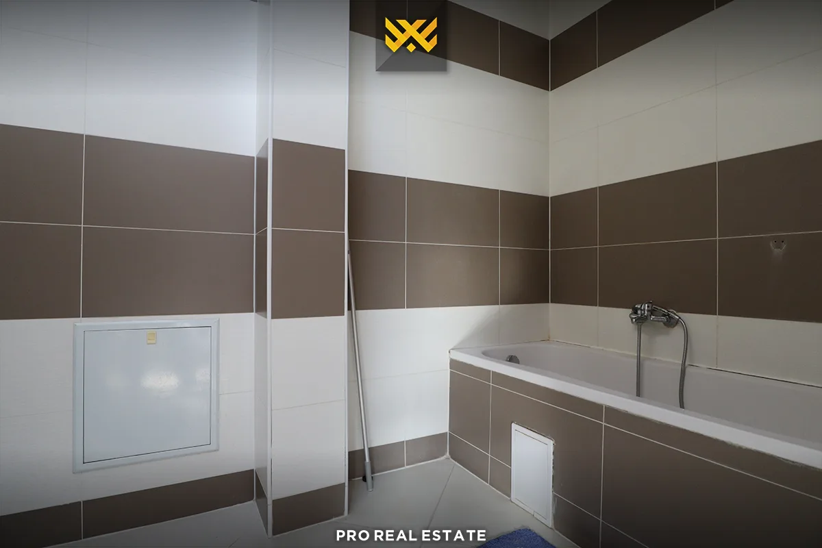 Dy Shtëpi 180m² për #SHITJE në Lagjen Qëndresa