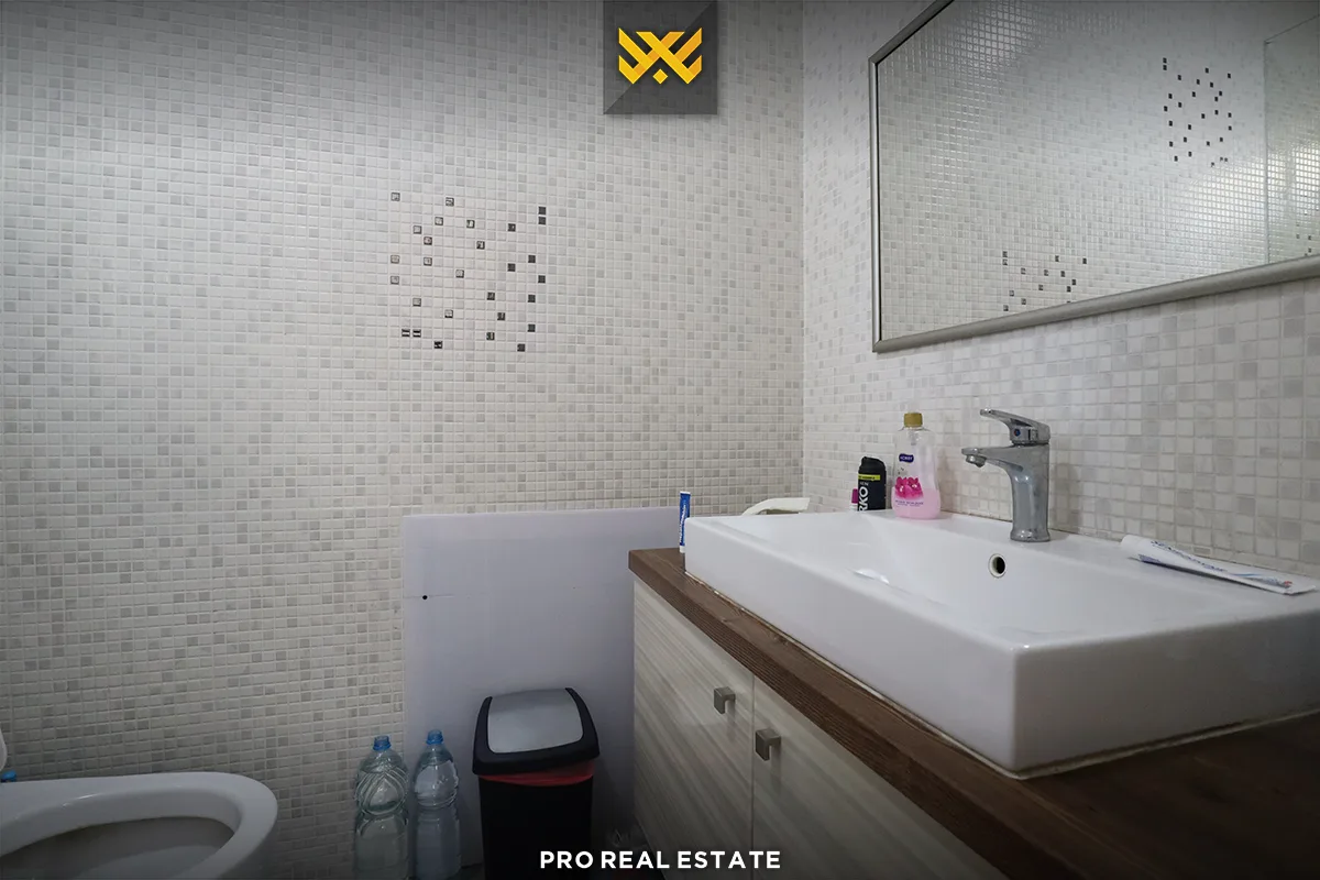 Dy Shtëpi 180m² për #SHITJE në Lagjen Qëndresa