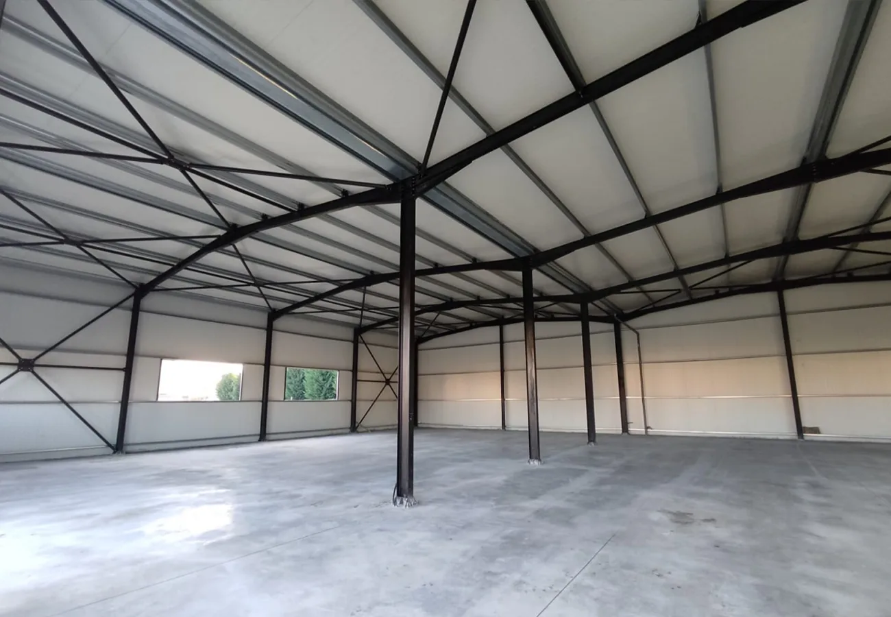 Jepet me qira magazinë 500 m2 në kamëz.