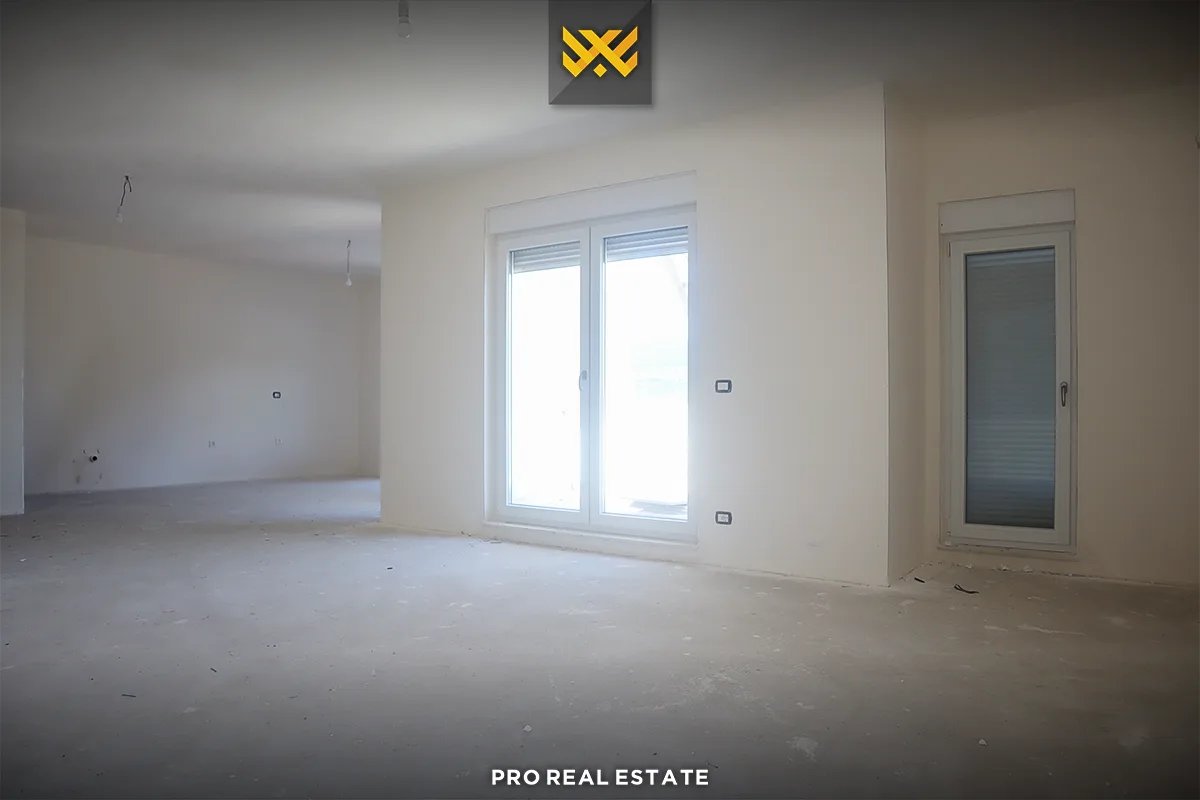 Banesë / Penthouse 157m² + 30m² për #SHITJE në Velani