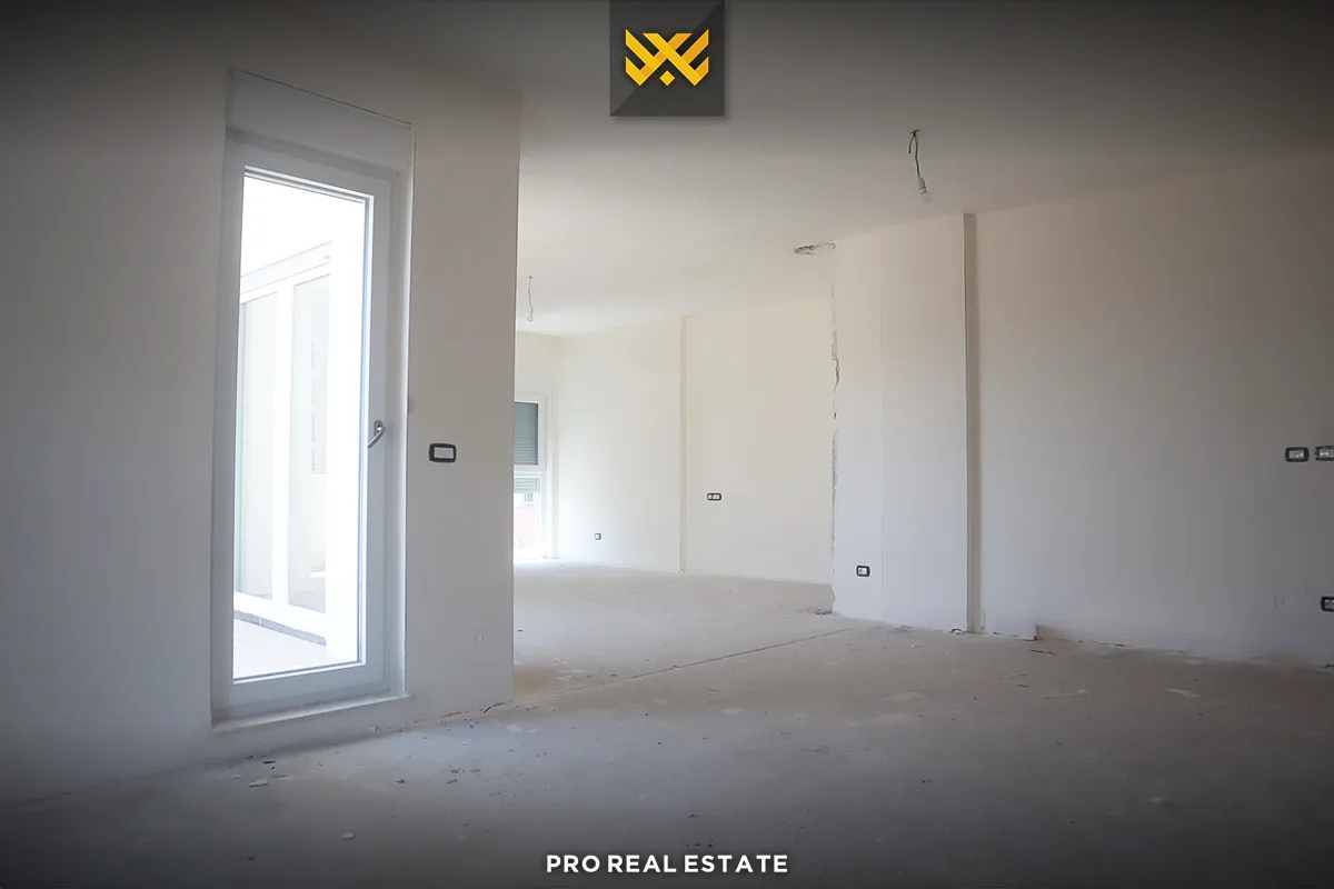 Banesë / Penthouse 157m² + 30m² për #SHITJE në Velani