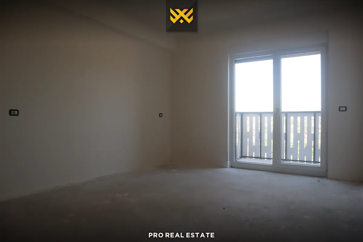 Banesë / Penthouse 157m² + 30m² për #SHITJE në Velani