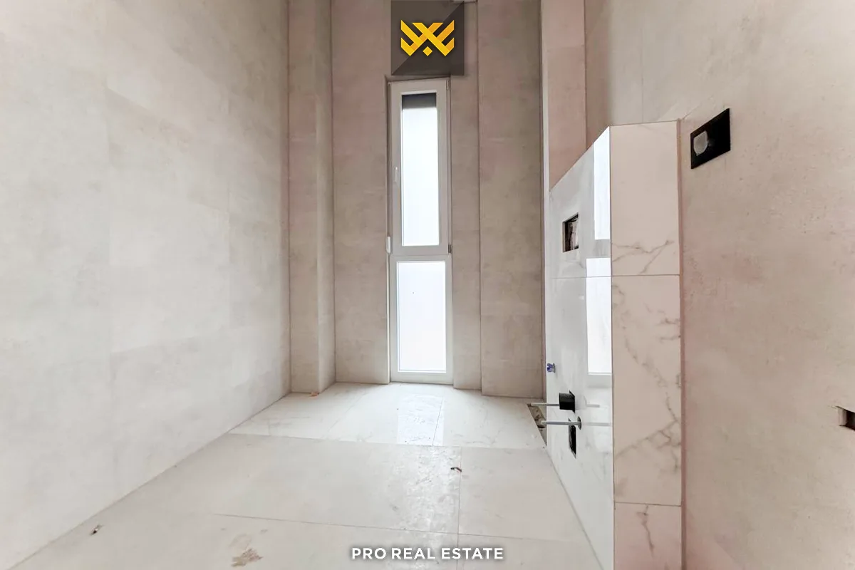 Terracier 165.06m² + 96.60m² për #SHITJE në Lagjen Marigona Hill
