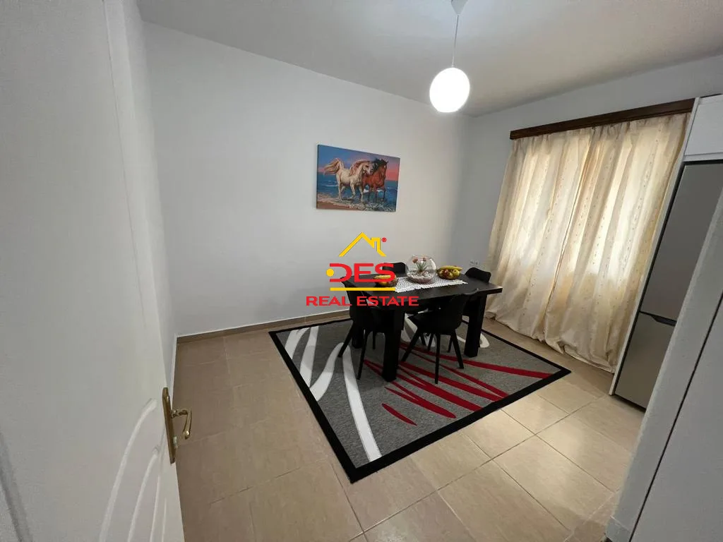 Shitet apartament 2+1+2 në qendër të qytetit sarandë