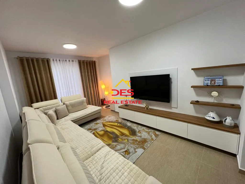 Shitet apartament 2+1+2 në qendër të qytetit sarandë