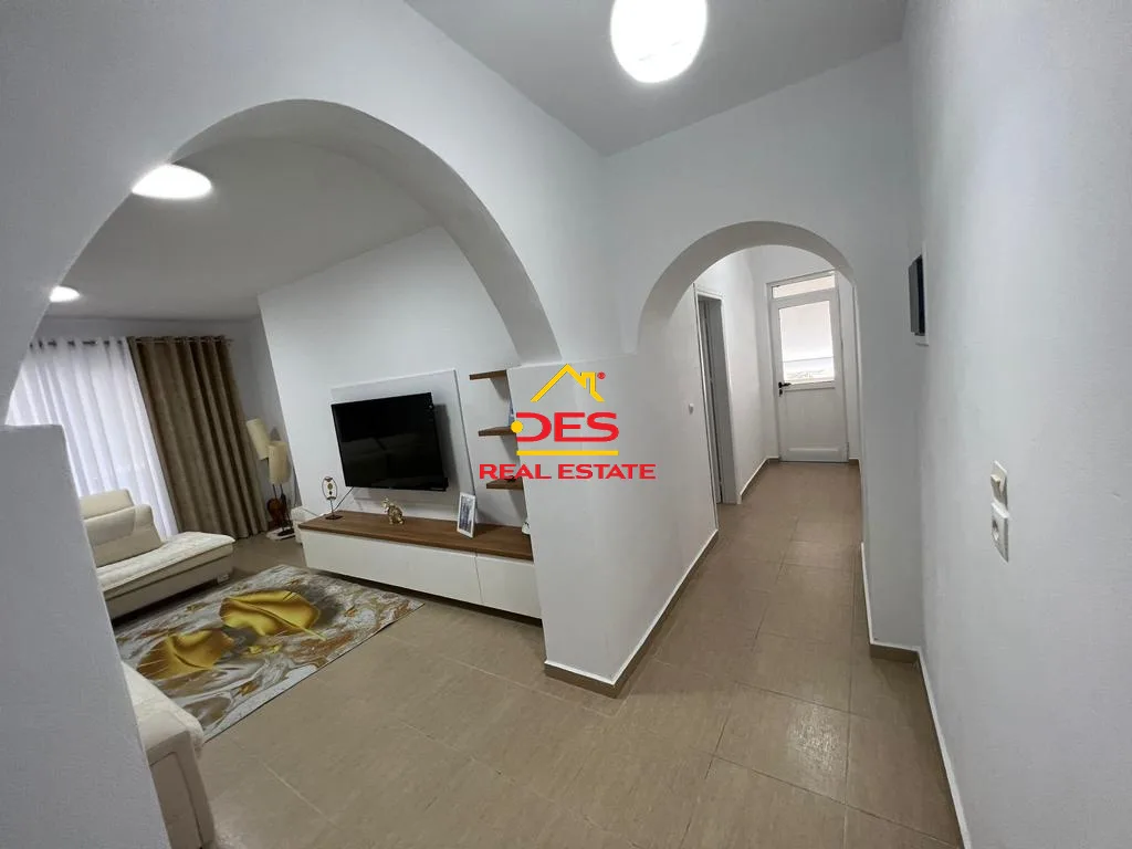 Shitet apartament 2+1+2 në qendër të qytetit sarandë