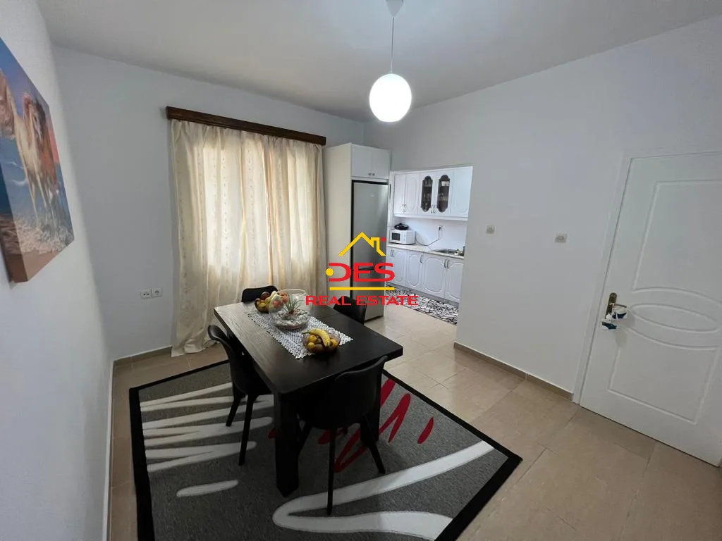 Shitet apartament 2+1+2 në qendër të qytetit sarandë