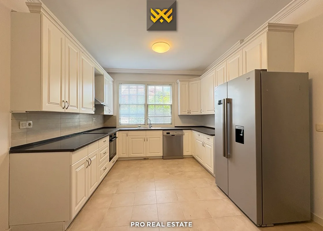 Shtëpi 264m² me #QIRA në Lagjen Fshati Ndërkombëtar