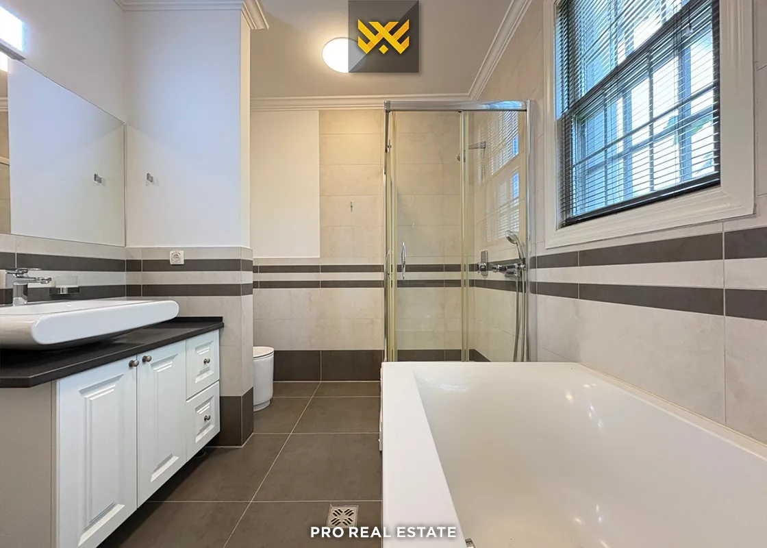 Shtëpi 264m² me #QIRA në Lagjen Fshati Ndërkombëtar