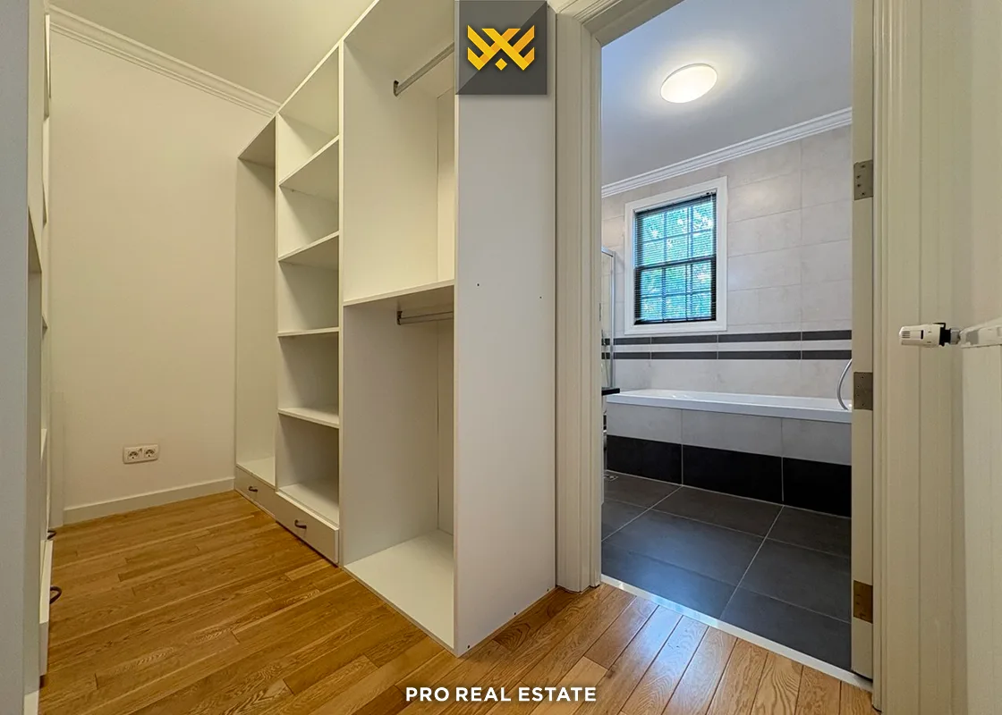Shtëpi 264m² me #QIRA në Lagjen Fshati Ndërkombëtar